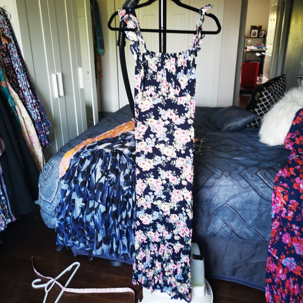 Backless Ruffle Dress - Picture 3 of 7